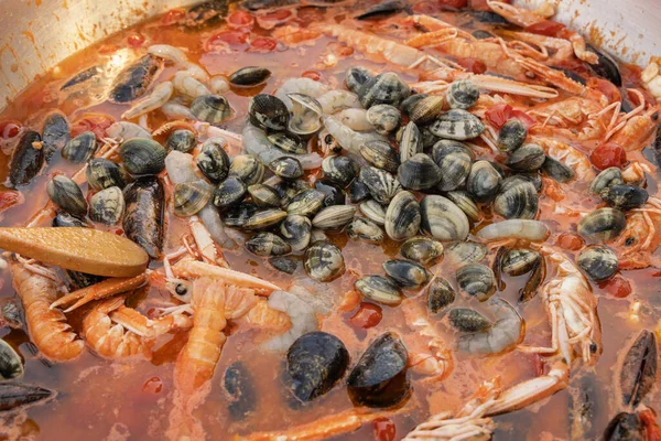 Cocinar Guiso Italiano Con Mariscos Tomates Una Sartén Grande Mediterráneo —  Fotos de Stock