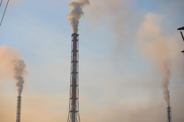 Smog over plant — Stock Photo, Image