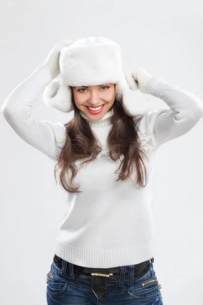 Bela jovem mulher em roupas de inverno — Fotografia de Stock