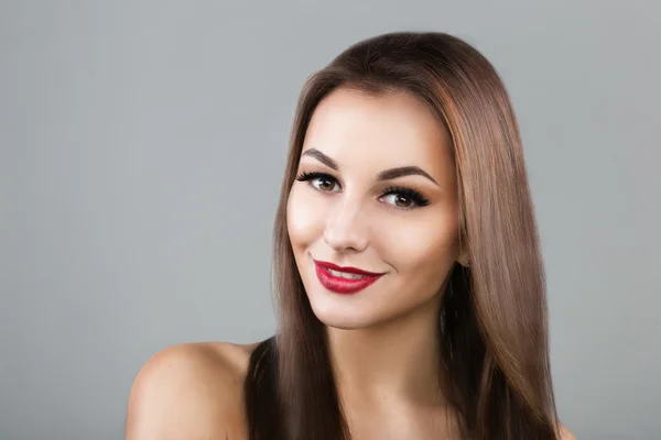 Beautiful woman with long straight brown hair — Stock Photo, Image
