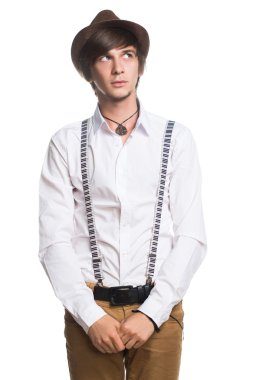 Genç aktif şapka ve pantolon askısı