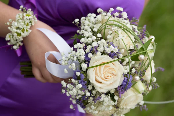 Bouquet de mariée le jour du mariage — Photo