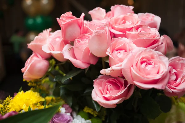 Bouquet of pink roses — Stock Photo, Image