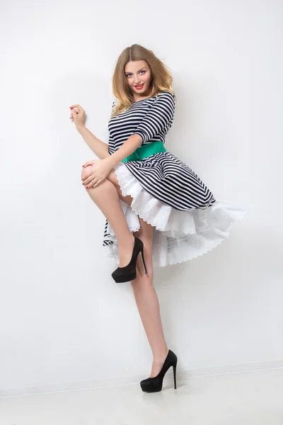 Fille dans la robe en développement. pin up — Photo