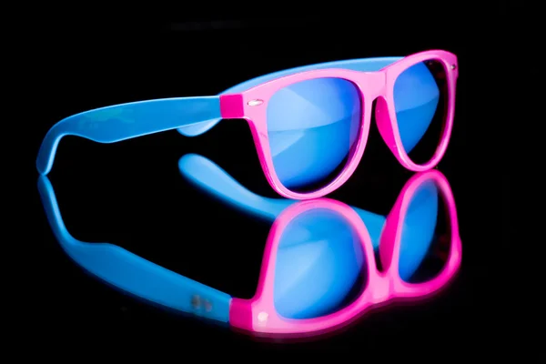 Lunettes de soleil colorées . — Photo