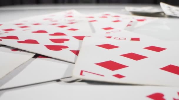 Extremely close-up detailed, randomly lying playing cards of the red suit of hearts and diamonds — Vídeos de Stock