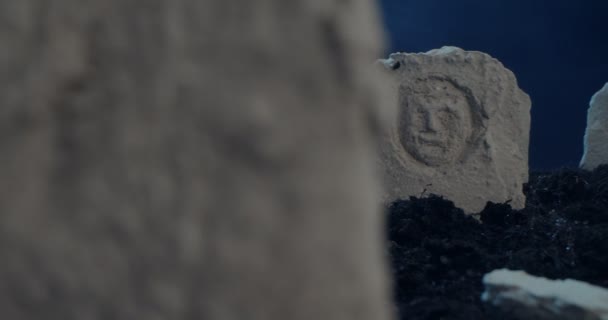 Scenery of an old ruined cemetery with drawings on tombstones in the fog at night — Stockvideo