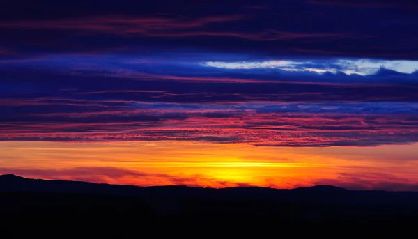 Zonsondergang in de winter in januari — Stockfoto