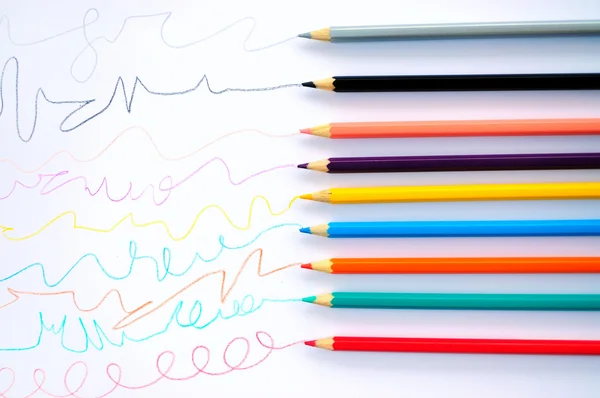 Kolorowe linie rysowane przez ołówki. — Zdjęcie stockowe