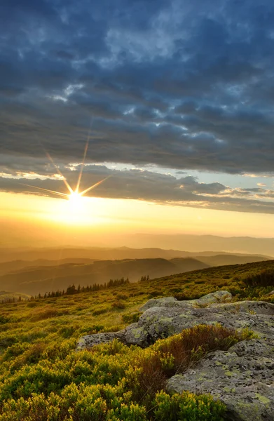 Coucher de soleil majestueux sur Little Mountain Peak . — Photo