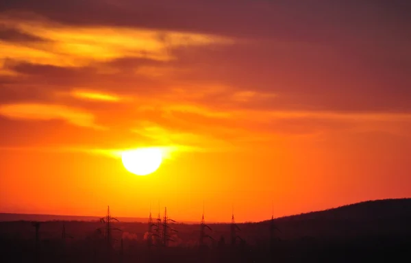 Mooi oranje zonsondergang in de zomer — Stockfoto