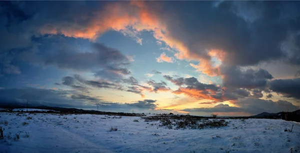 Pôr do sol no inverno — Fotografia de Stock