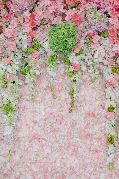 Güzel çiçek düğün süslemesi