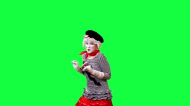 MIME duvarda yazıyor.
