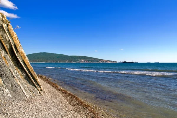 De kust van de Zwarte Zee in Gelendjik, Rusland — Stockfoto