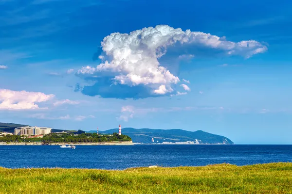 De kust van de Zwarte Zee in Gelendjik, Rusland — Stockfoto