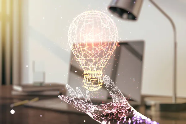 現代のラップトップの背景に電球のイラストと創造的なアイデアのコンセプト。多重露光 — ストック写真
