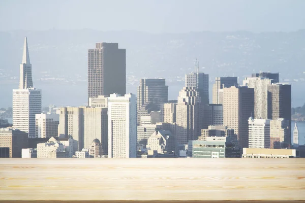 Tomma trä bordsskiva med vackra San Francisco skyline på dagtid på bakgrund, mockup — Stockfoto