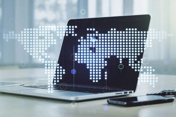 Abstrakte kreative Weltkarte auf modernem Laptop-Hintergrund, internationales Handelskonzept. Mehrfachexposition — Stockfoto