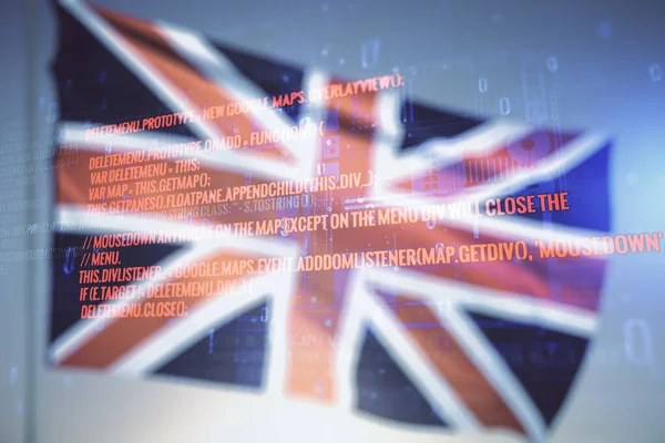 Doppia esposizione dell'interfaccia del linguaggio di programmazione astratta su bandiera britannica e sfondo cielo blu, concetto di ricerca e sviluppo — Foto Stock