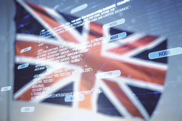 Dupla exposição da ilustração de programação criativa abstrata na bandeira da Grã-Bretanha e fundo céu azul, big data e conceito blockchain — Fotografia de Stock