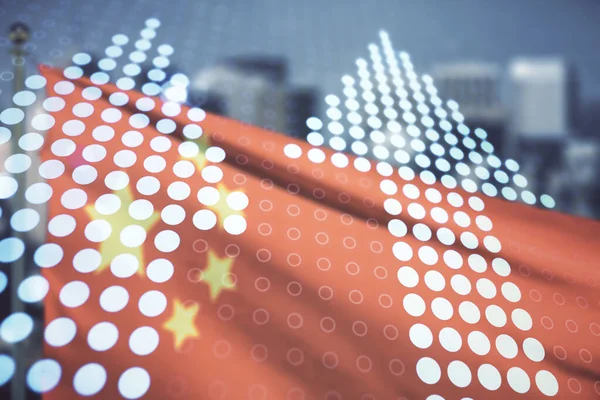 Ilustração de setas para cima virtual na bandeira da China e fundo embaçado cityscape. Avanço e conceito de progresso. Multiexposição — Fotografia de Stock