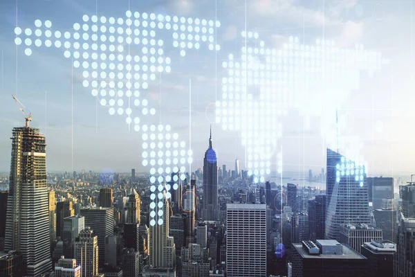 Διπλή έκθεση του αφηρημένου ψηφιακού παγκόσμιου χάρτη σε φόντο ουρανοξύστες της Νέας Υόρκης, έρευνα και στρατηγική έννοια — Φωτογραφία Αρχείου