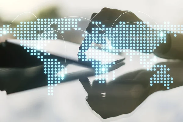 Abstrakte, kreative Weltkarte mit Verbindungen und Fingerklicks auf einem digitalen Tablet im Hintergrund, internationales Handelskonzept. Mehrfachexposition — Stockfoto