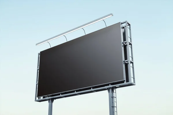 Prázdný černý billboard na pozadí modré oblohy při západu slunce, výhled z perspektivy. Mockup, koncept reklamy — Stock fotografie