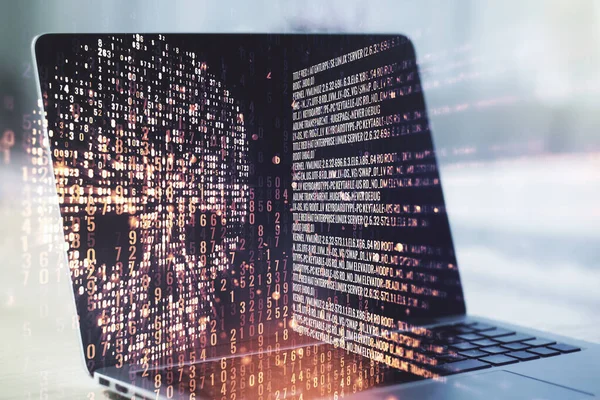 현대 컴퓨터 배경, 사이버 범죄 및 해킹 개념에 대한 창조적 인 코드 두개골 홀로그램. 과잉 노출 — 스톡 사진