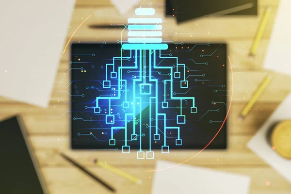 Kreatywna ilustracja żarówki z mikroobwodem i nowoczesnym tabletem cyfrowym na pulpicie, widok z góry, koncepcja technologii przyszłości. Wieloskładnikowa Obrazek Stockowy
