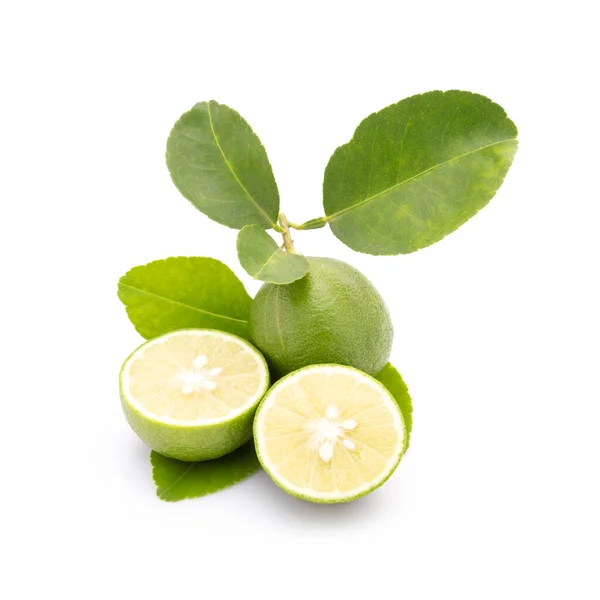 Закрыть Кусочком Тайского Лимона Common Lime Местной Лаймы Изолированной Белом — стоковое фото