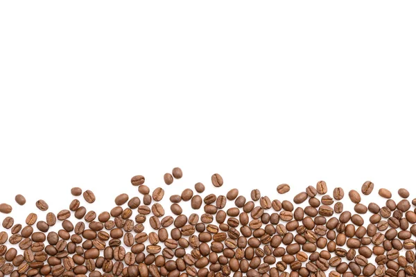 Beyaz arka planda izole edilmiş kahve çekirdeğini kapat. Yiyecek ve içecek konsepti