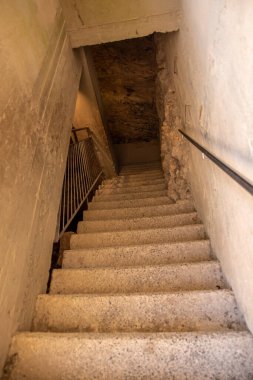 İsrail krallarının döneminden kalma su sistemine giden merdivenler. Su sistemine kadar 187 basamak var. İsrail 'deki Tel Megiddo Ulusal Parkı.