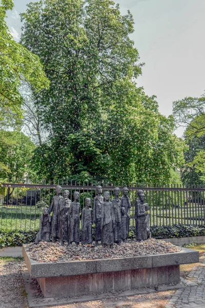 Památník Holocaustu Bronzová Socha Židovské Oběti Fašismu Nejstarším Židovském Hřbitově — Stock fotografie