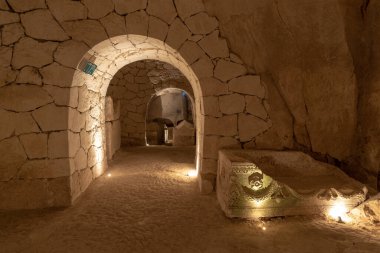 Bet She 'arim in Kiryat Tivon, İsrail' deki lahitli tabutların mağarası.