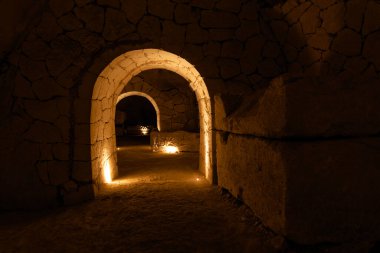 İsrail, Kiryat Tivon 'daki Bet She' arim 'de Tabut Mağarası' ndaki Nike lahiti.