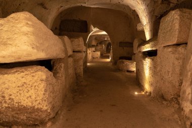 Bet She 'arim in Kiryat Tivon, İsrail' deki lahitli tabutların mağarası.