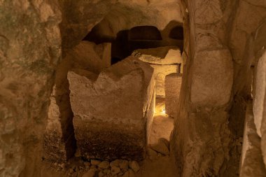 Bet She 'arim in Kiryat Tivon, İsrail' deki lahitli tabutların mağarası.