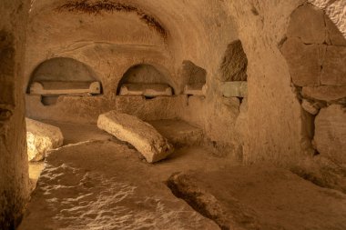 Bet She 'arim in Kiryat Tivon, İsrail' deki lahitli tabutların mağarası.