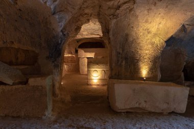 Bet She 'arim in Kiryat Tivon, İsrail' deki lahitli tabutların mağarası.