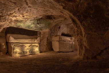 İsrail Kiryat Tivon 'daki Bet She' arim 'de Tabut Mağarası' ndaki Aslanlar 'dan Sacophagus.