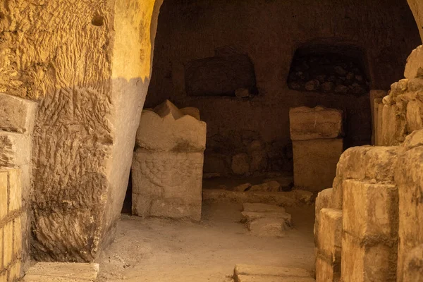 在以色列提冯Bet She Arim的棺材洞穴里 一个有石棺和受洗的新地区 — 图库照片