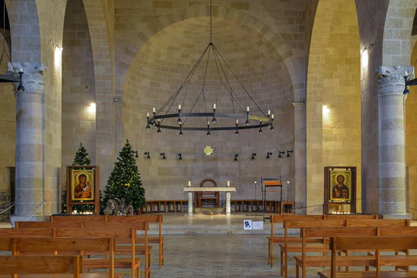 Interior Tabgha Iglesia Multiplicación Los Panes Peces Navidad Con Decoraciones — Foto de Stock