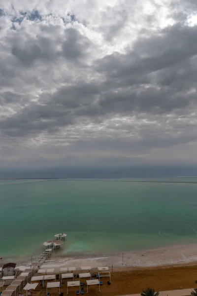 Utsikt Över Döda Havet Och Stranden Från Ett Hotellrum Övervåningen — Stockfoto