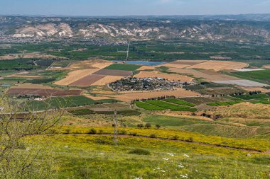 İsrail 'deki Kökhav HaYarden Milli Parkı Belvoir Kalesi' nin yıkıntılarından Ürdün Vadisi manzarası. 