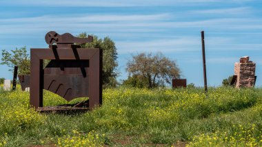 Kohav Hayarden, İsrail 13 Nisan 2022 Belvoir Kalesi 'nin kalıntılarındaki heykel bahçesi - Kokhav HaYarden İsrail Ulusal Parkı. 