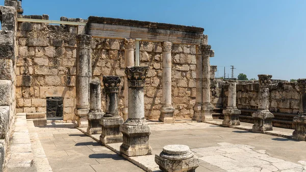 重建耶稣在以色列加利利海旁边的迦百农 迦法拿含 迦百农讲道的白色会堂的废墟 — 图库照片
