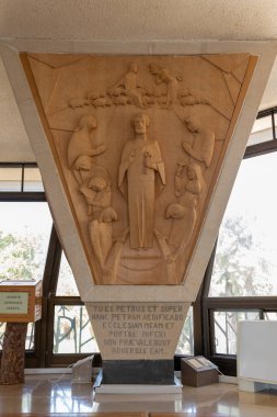 Capernaum, İsrail 18 Mayıs 2022 Capernaum 'daki kilisede ahşap oymacılığı. 