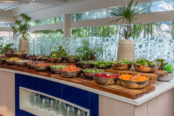 Desayuno Buffet Típico Israelí Cualquier Hotel Barra Ensaladas Con Tomates —  Fotos de Stock